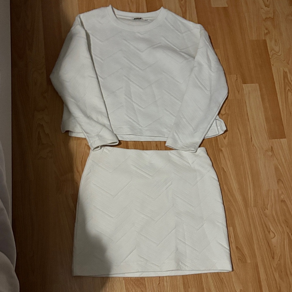 Reitmans White Textured Two-Piece Set